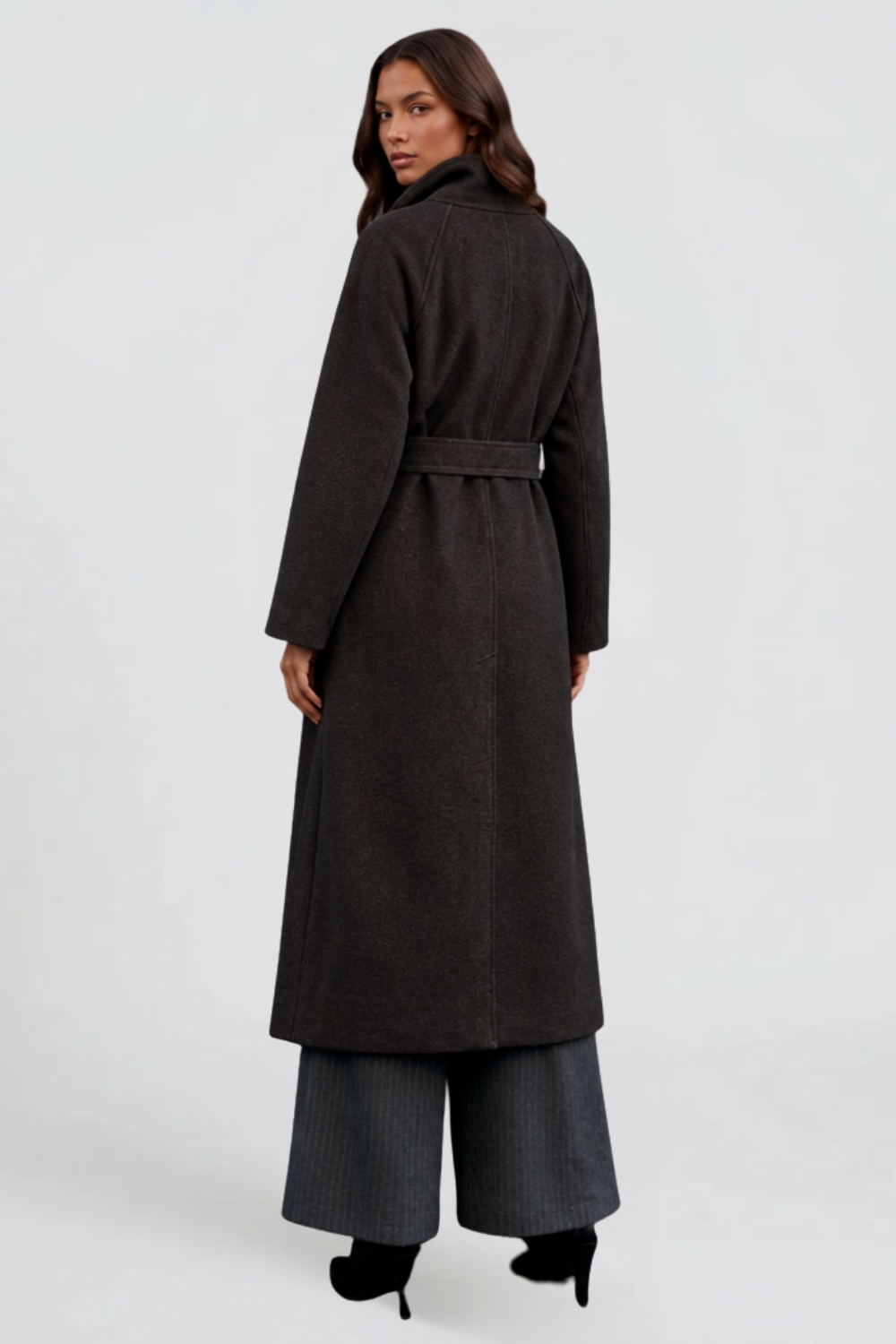 Manteau en laine à ceinture avec silhouette droite
