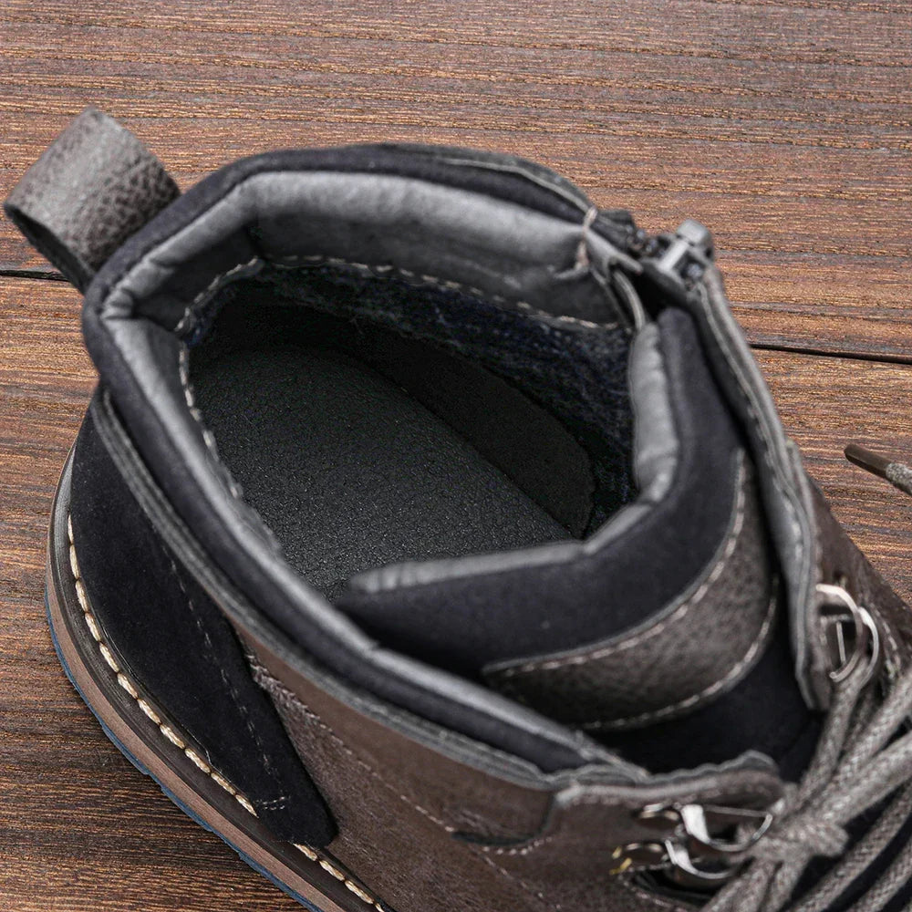 Bottines d'hiver en cuir pour hommes, vue de profil
