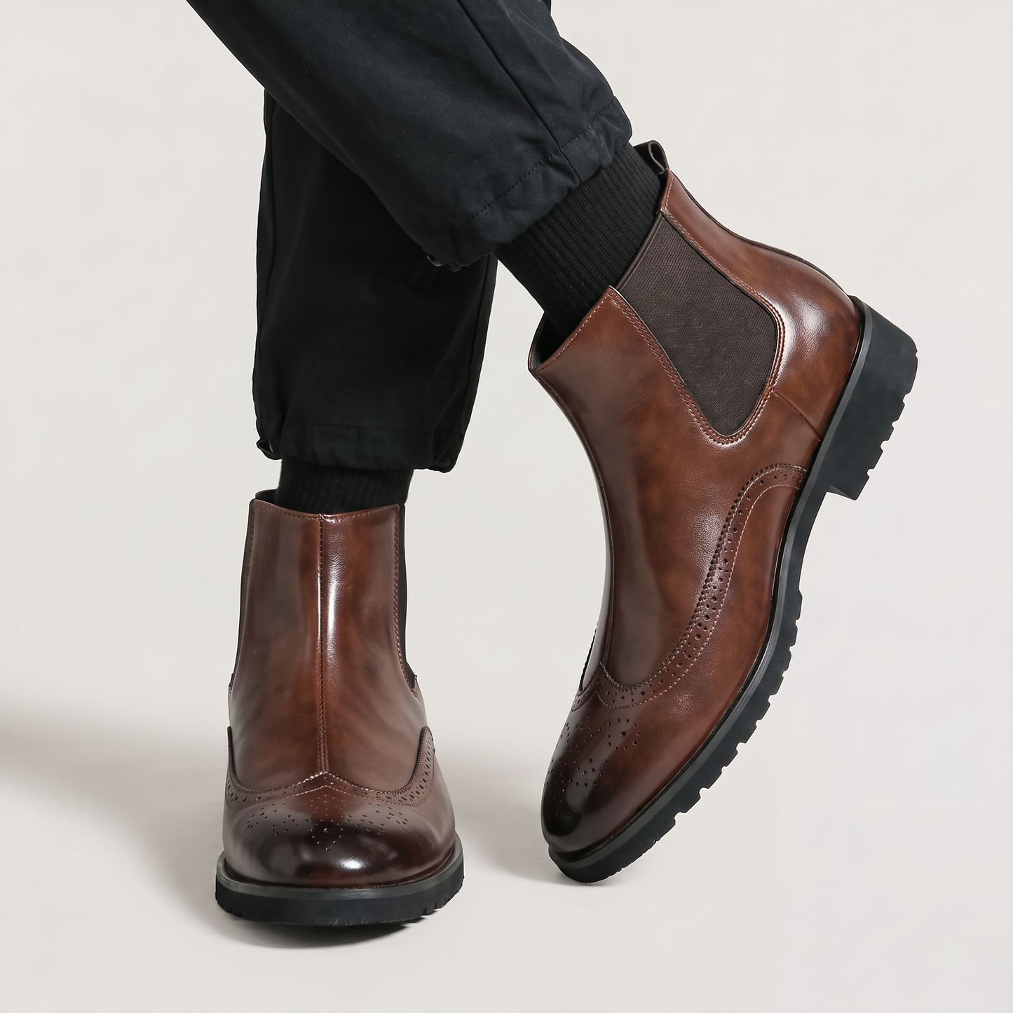 Bottines Chelsea brogue noires, détail brogue