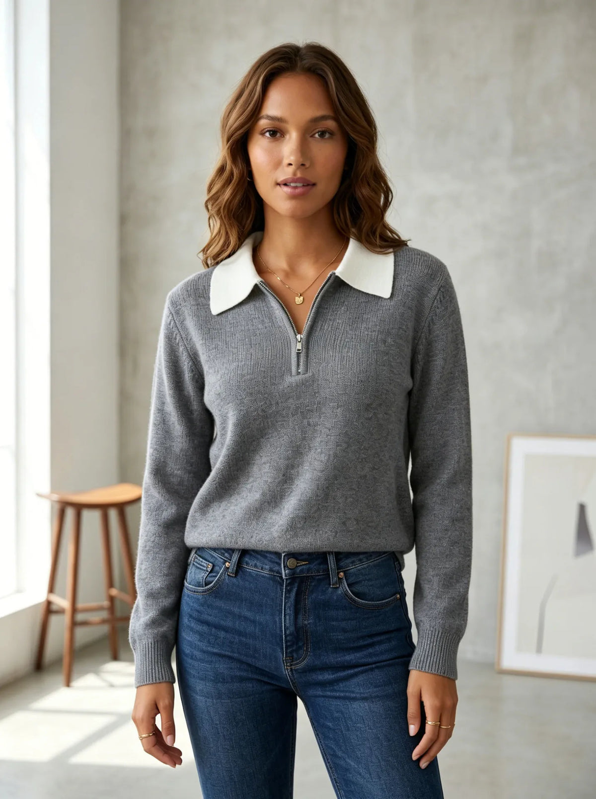 Pull polo col contrasté demi-zip couleur gris, vue de face