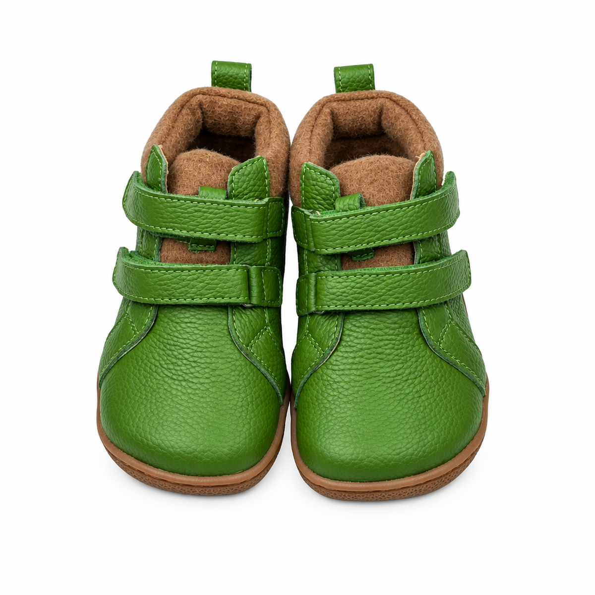 Bottine barefoot en cuir vert pour tout-petits, photo produit en studio