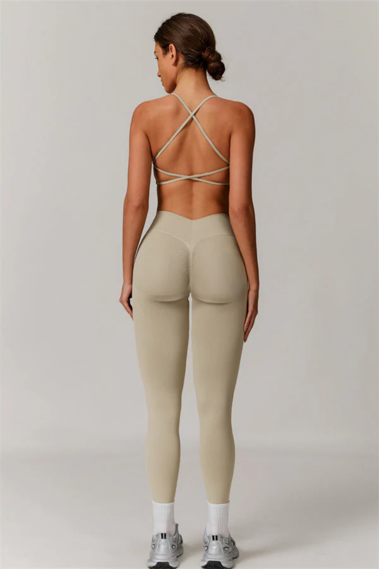Completo Sportivo Donna Seamless – Reggiseno a Fascia con Incrocio sulla Schiena e Leggings Modellanti