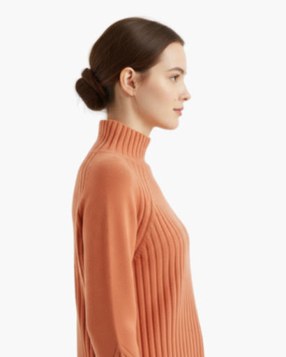 Pull femme col roulé tricot structuré fraise, vue portée