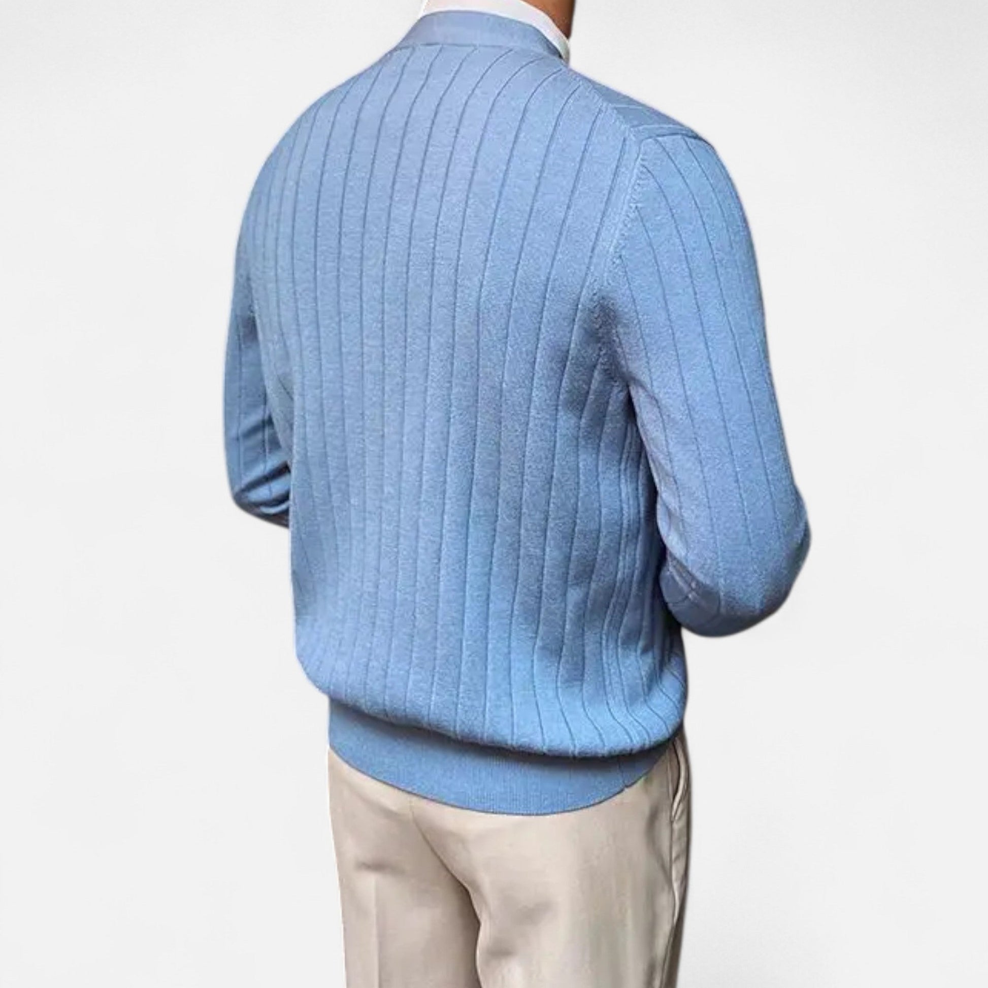 Cardigan homme col V, vue rapprochée du boutonnage