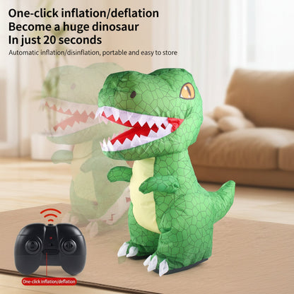 Enfant jouant en extérieur avec le T-Rex gonflable radiocommandé