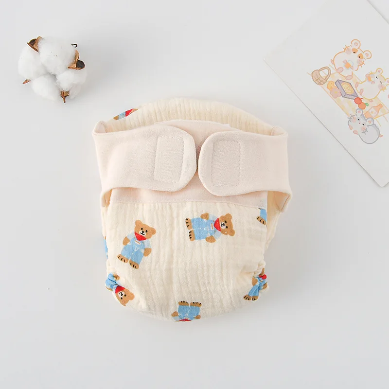 Body bébé plié à plat, motif ourson en tenue bleue