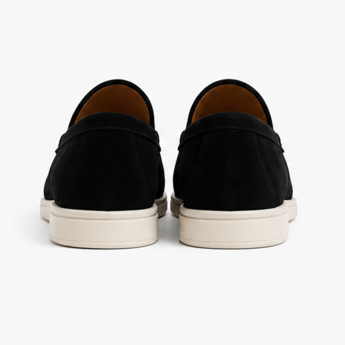 Talons des mocassins homme noirs en suédine vus de dos