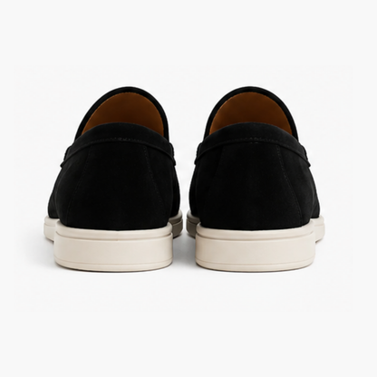Talons des mocassins homme noirs en suédine vus de dos