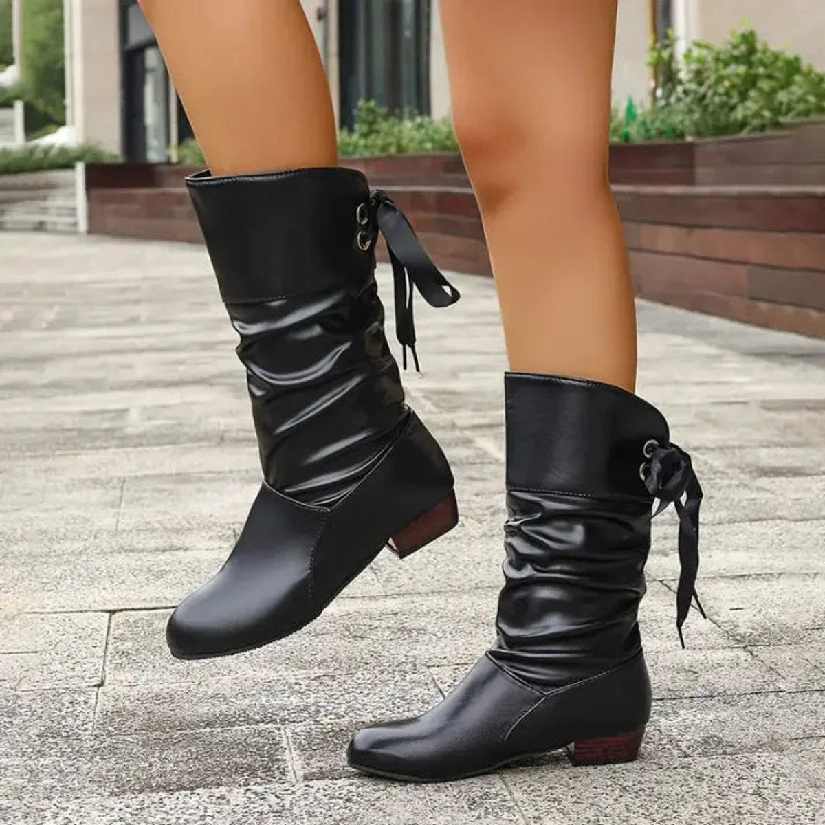 Bottines mi-mollet froncées femme, coloris rouge, vue de profil
