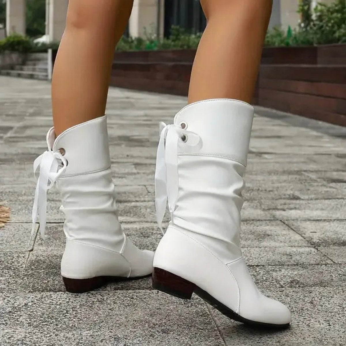 Bottines mi-mollet froncées femme, coloris blanc, vue de face