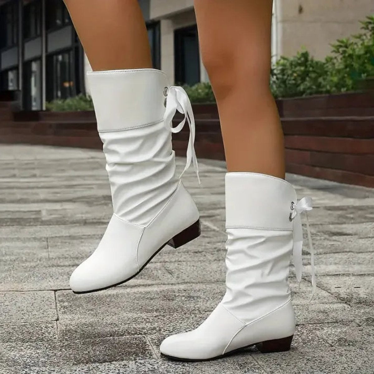 Bottines mi-mollet froncées femme, coloris blanc, détail lacet arrière
