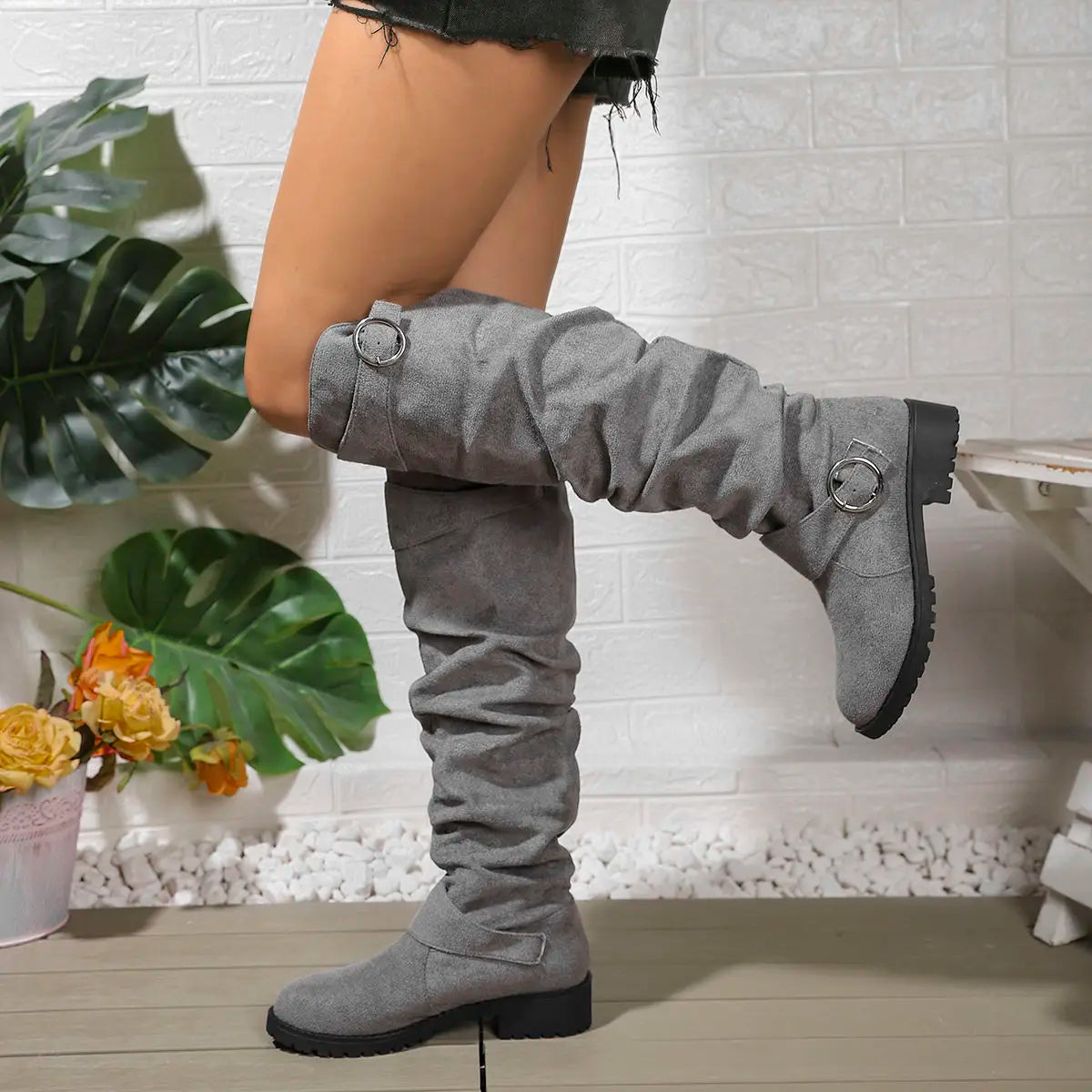 Bottes genou hautes en simili-suede avec détail boucle