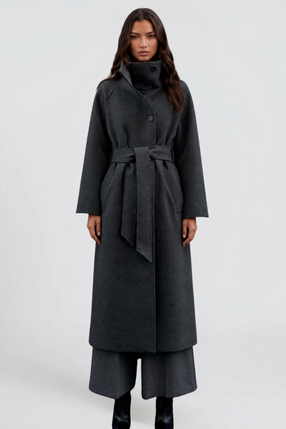 Manteau en laine à ceinture avec silhouette droite