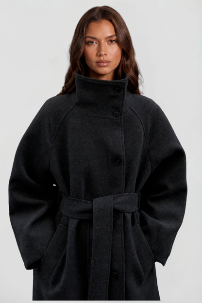 Manteau en laine à ceinture avec silhouette droite