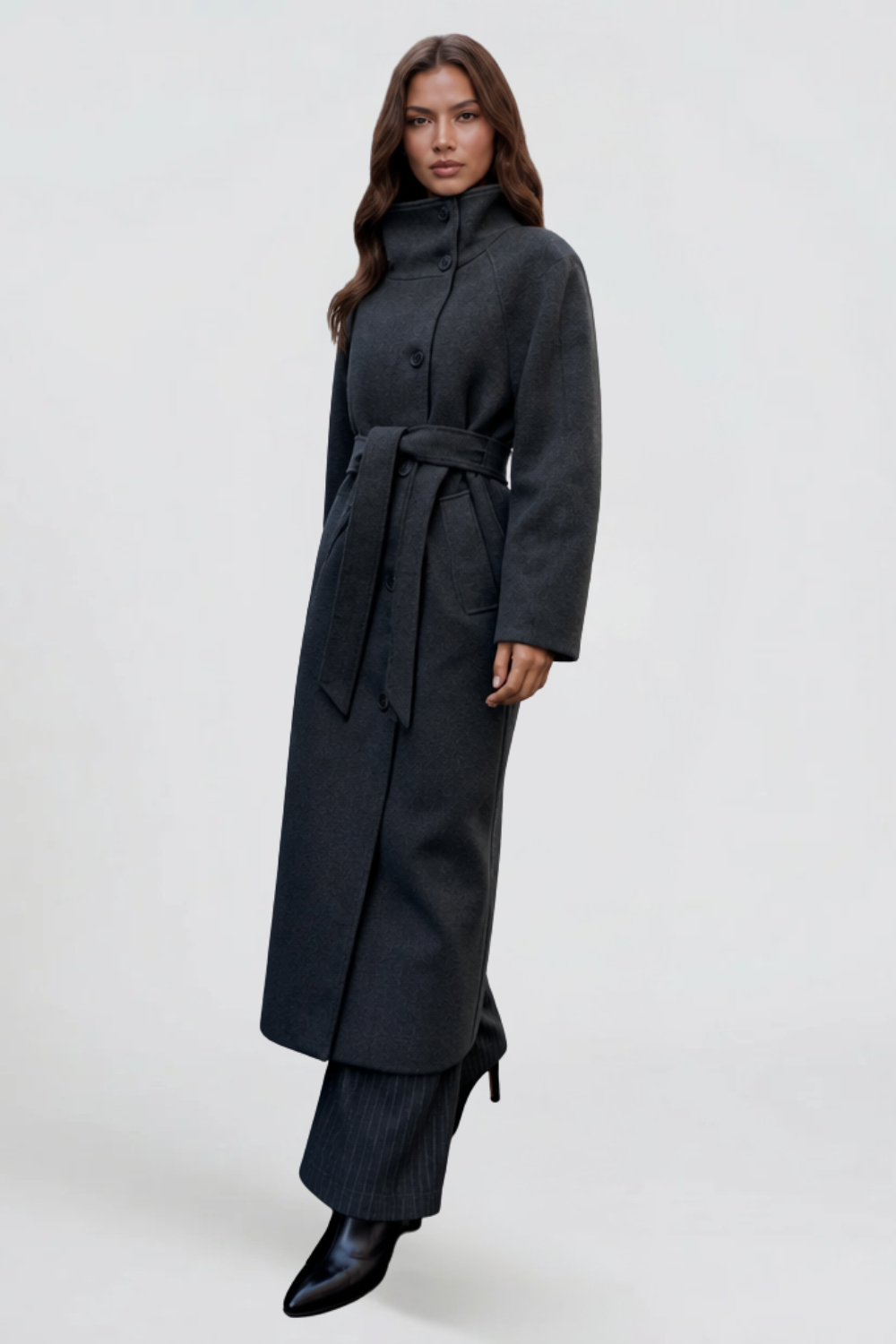 Manteau en laine à ceinture avec silhouette droite