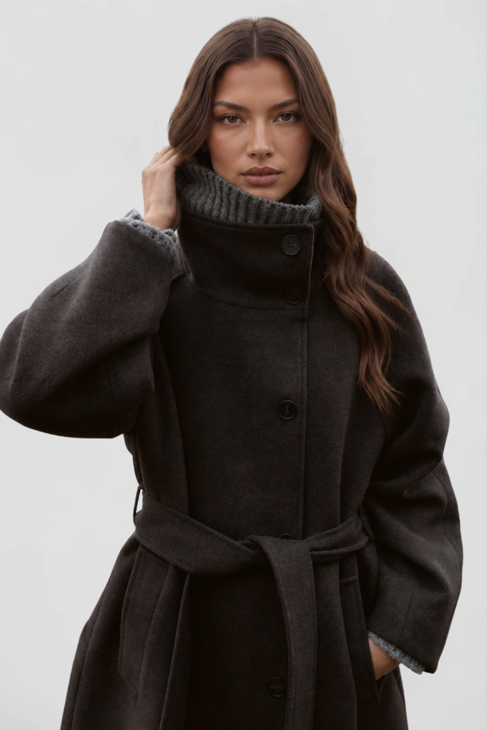 Manteau en laine à ceinture avec silhouette droite