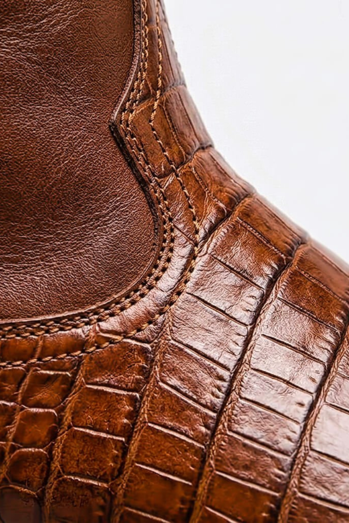 Bottes en cuir vintage texturé femme, vue de profil