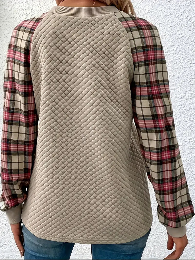 Pull respirant pour femme porté au quotidien, vue d'ensemble