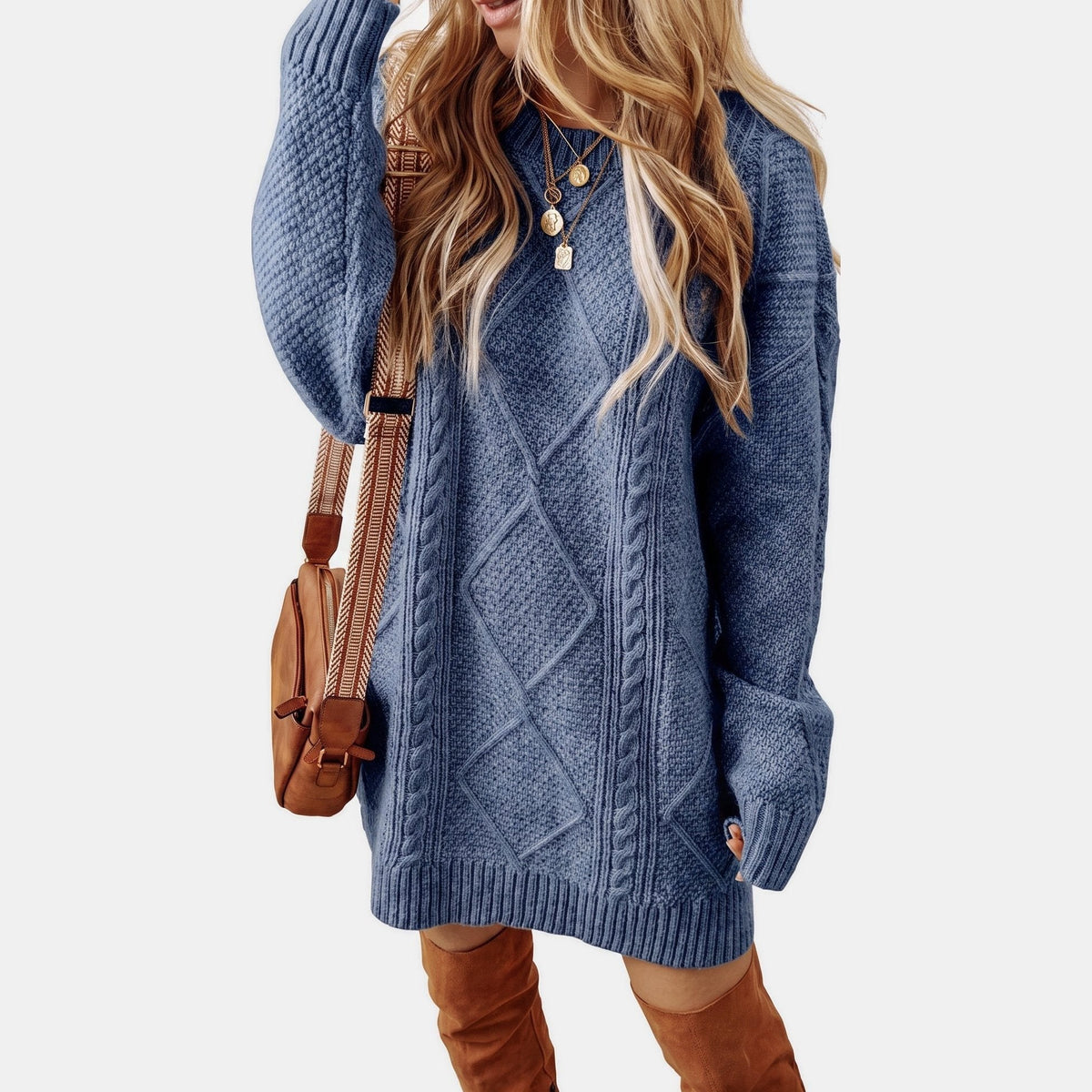 Robe pull à manches longues couleur bleu, vue rapprochée