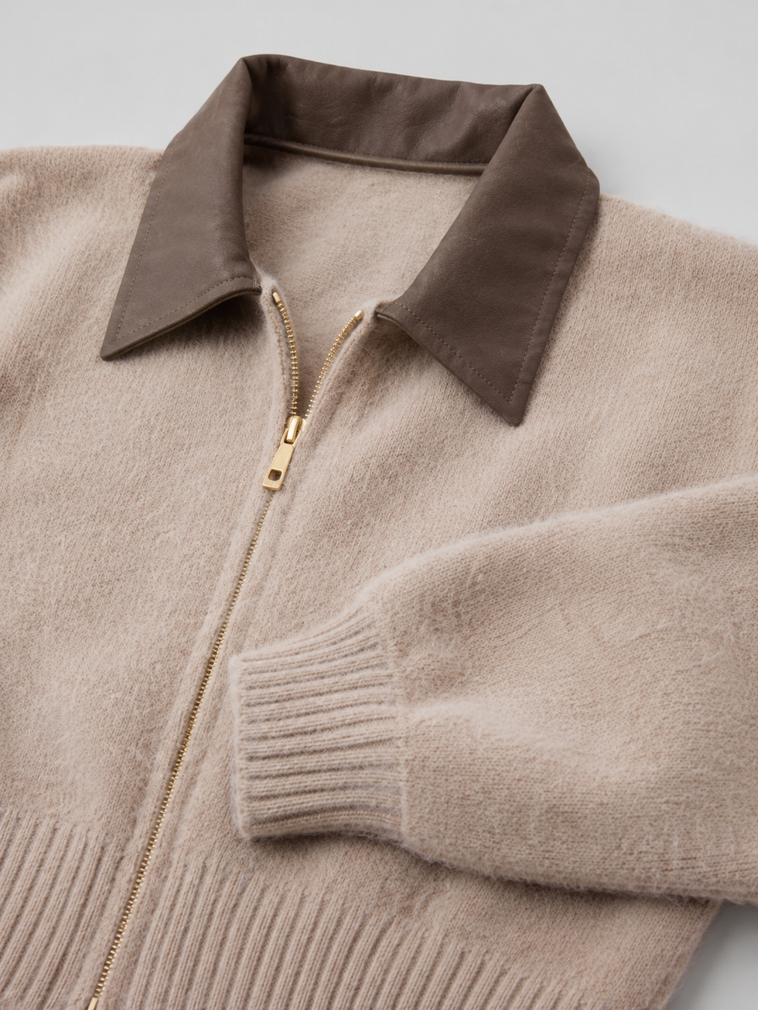 cardigan en maille douce, détail du col montant