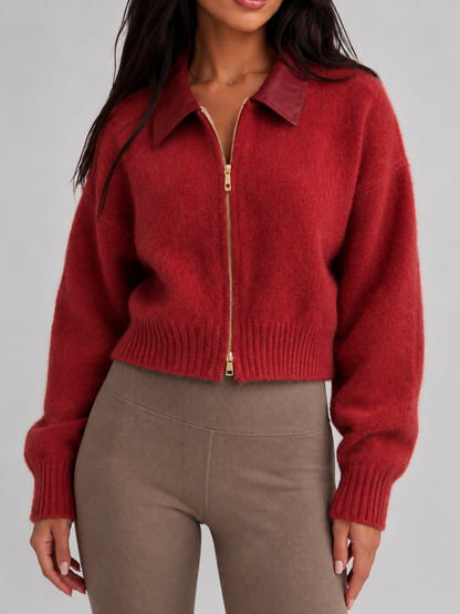 cardigan en maille douce, porté avec une robe