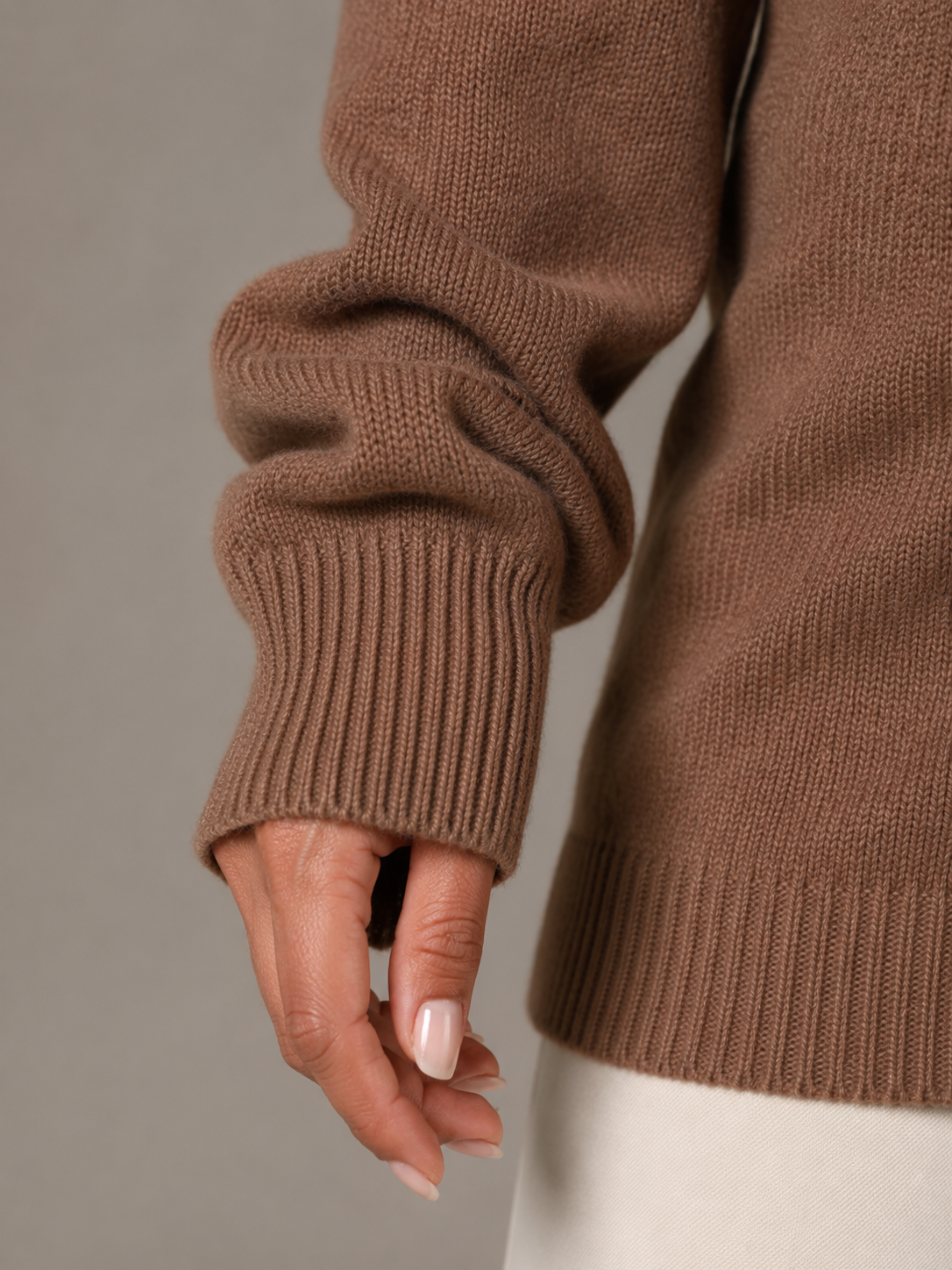 pull-over épaule dévoilée avec bande plissée, dans différentes couleurs