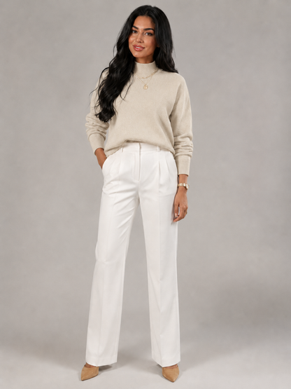pull en maille douce pour femme avec col montant, détail des ourlets