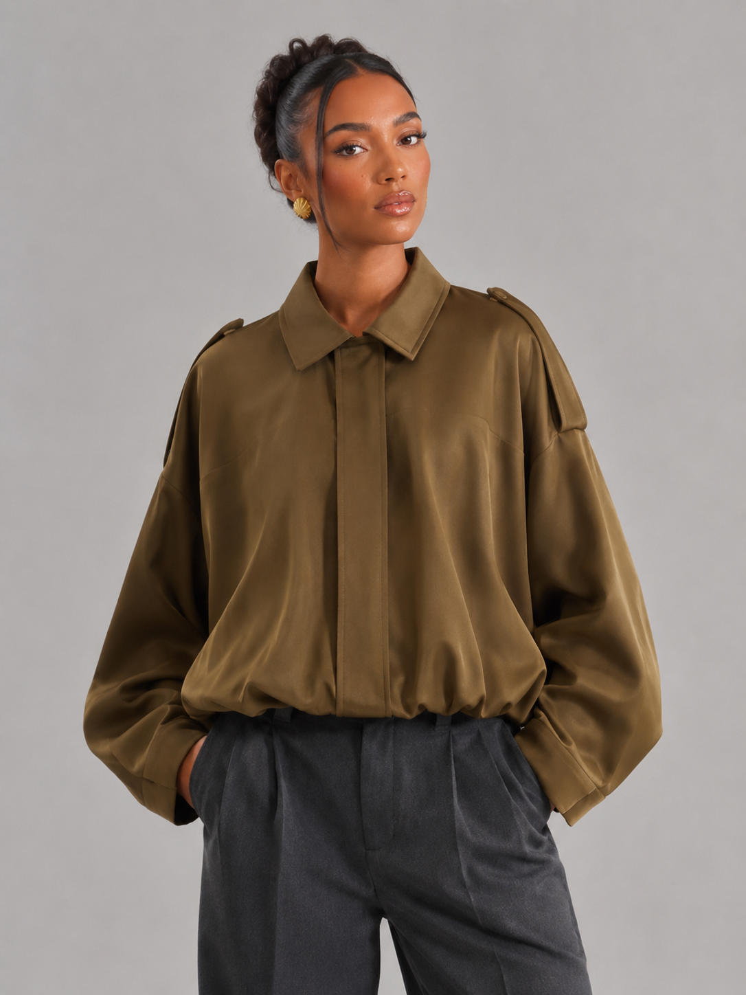 Veste utilitaire oversize pour femme, détail de la fermeture éclair