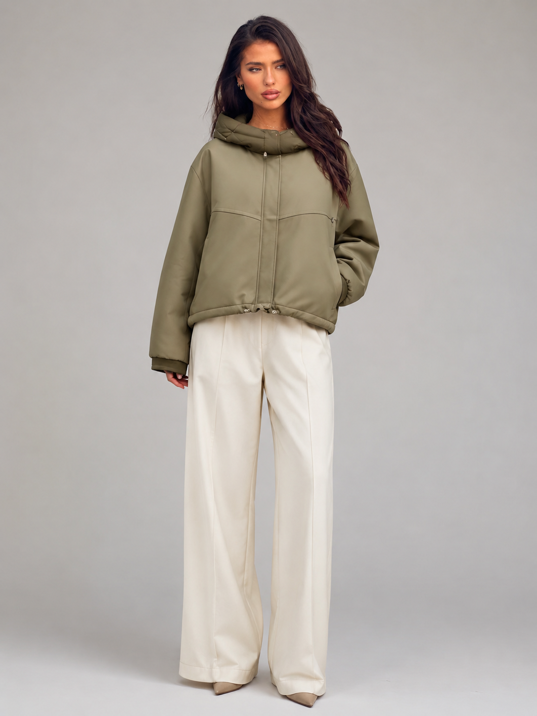 Veste à capuche rembourrée pour femme, vue de face