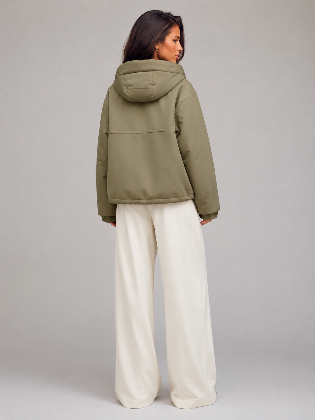 Veste à capuche rembourrée pour femme, vue de dos