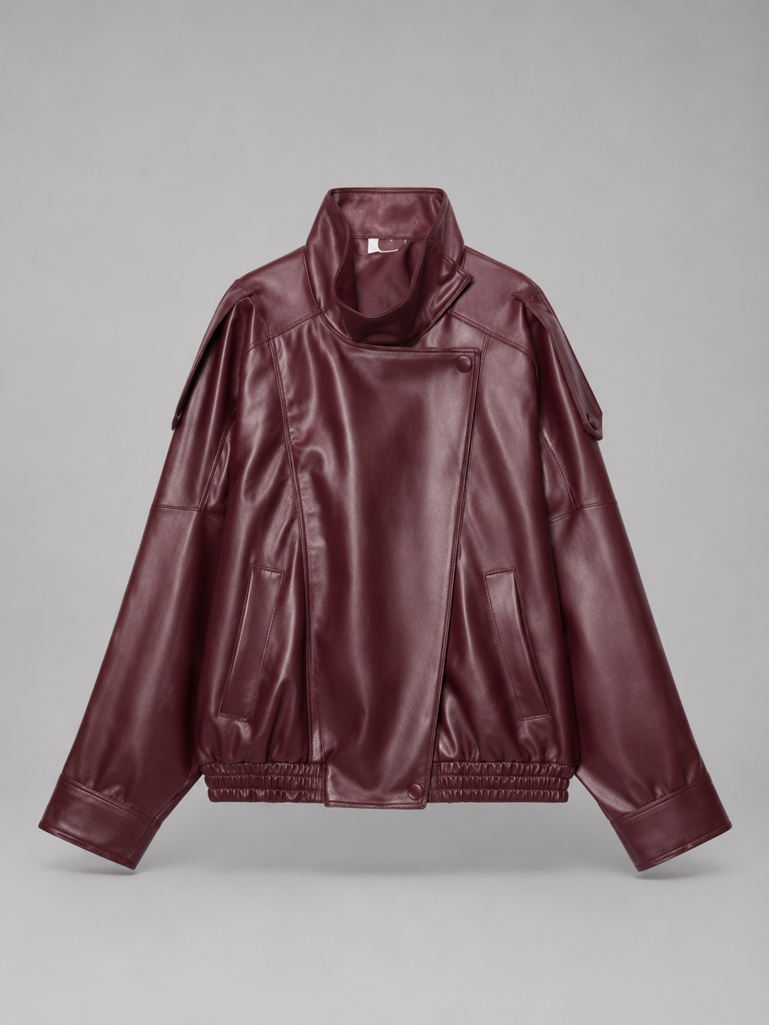 Veste bomber en cuir synthétique, détail du col ribbé