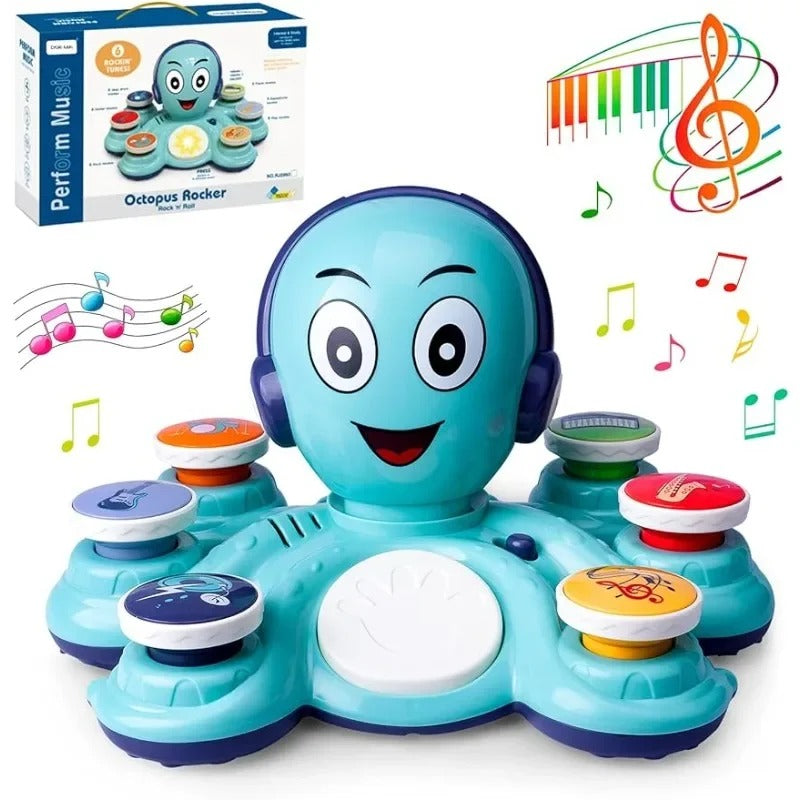 Enfant s'amusant avec l'ensemble musical