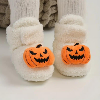Chausson Halloween enfant coloris blanc, posé sur une table