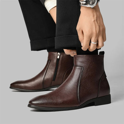 bottes en cuir brunes, vue de côté