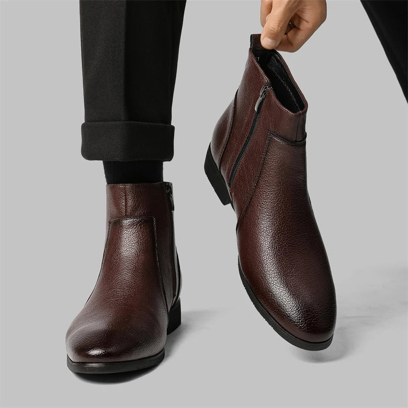 bottes en cuir noires, détail de la fermeture zip
