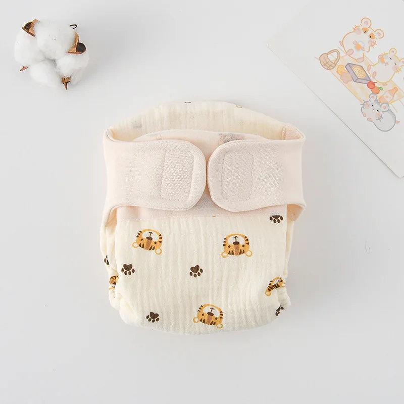 Body bébé plié à plat, motif tigre et empreinte de patte