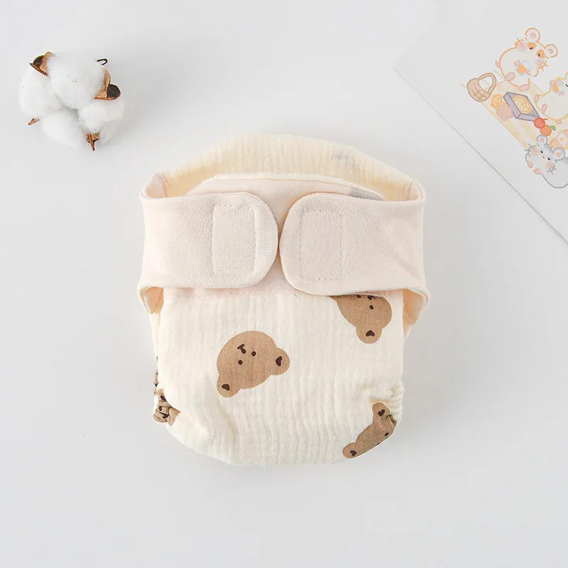 Détail de la fermeture par boutons-pression du body bébé
