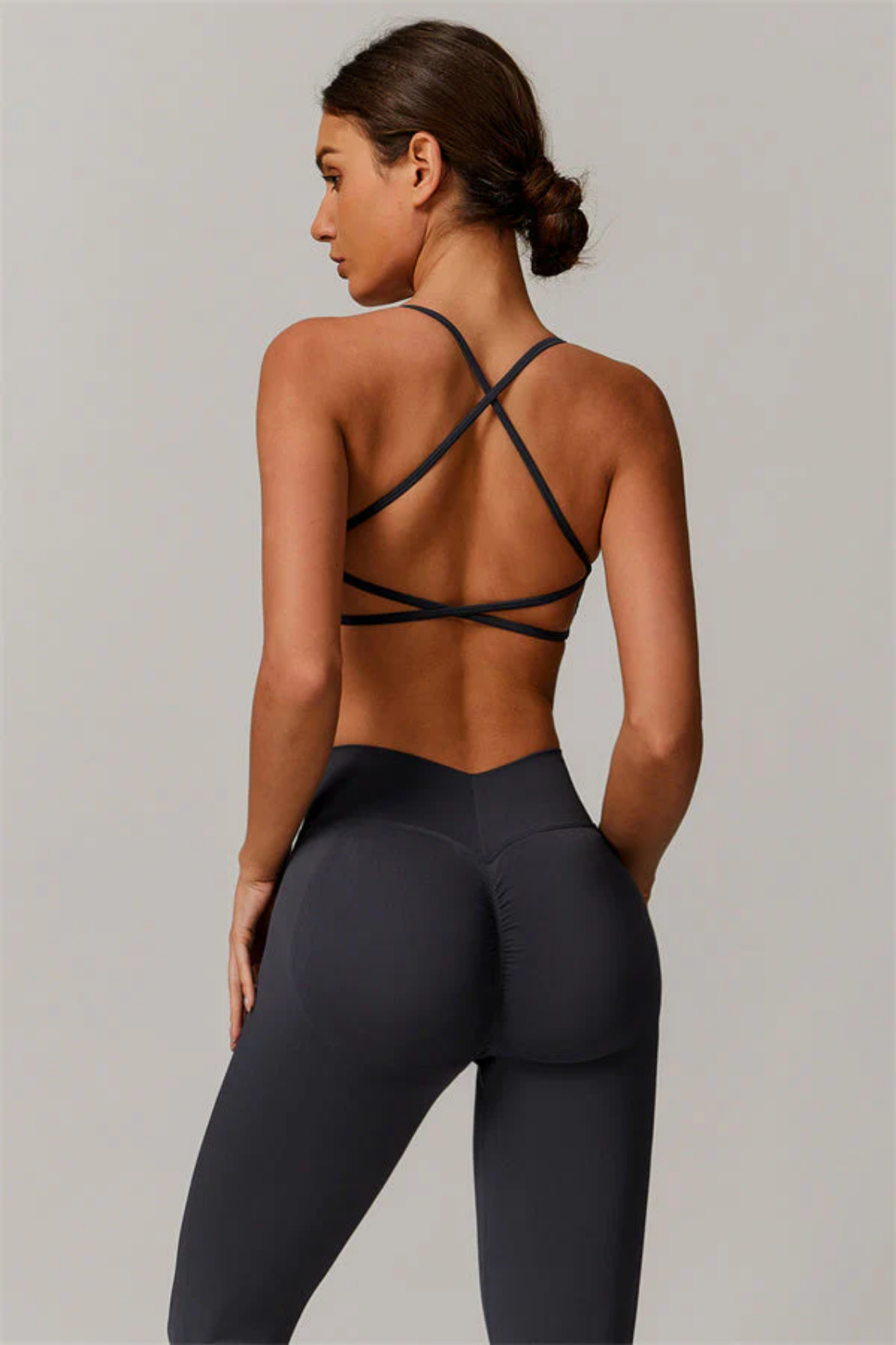 Completo Sportivo Donna Seamless – Reggiseno a Fascia con Incrocio sulla Schiena e Leggings Modellanti