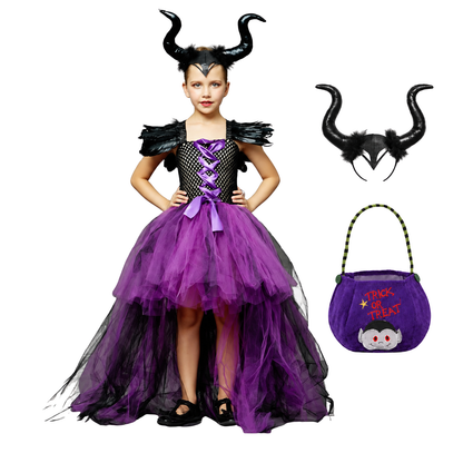 Déguisement reine maléfique fille avec robe noire et violette, serre-tête à cornes et sac à bonbons, vue de face