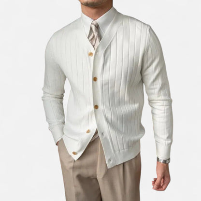 Cardigan homme col V, détail de la maille côtelée