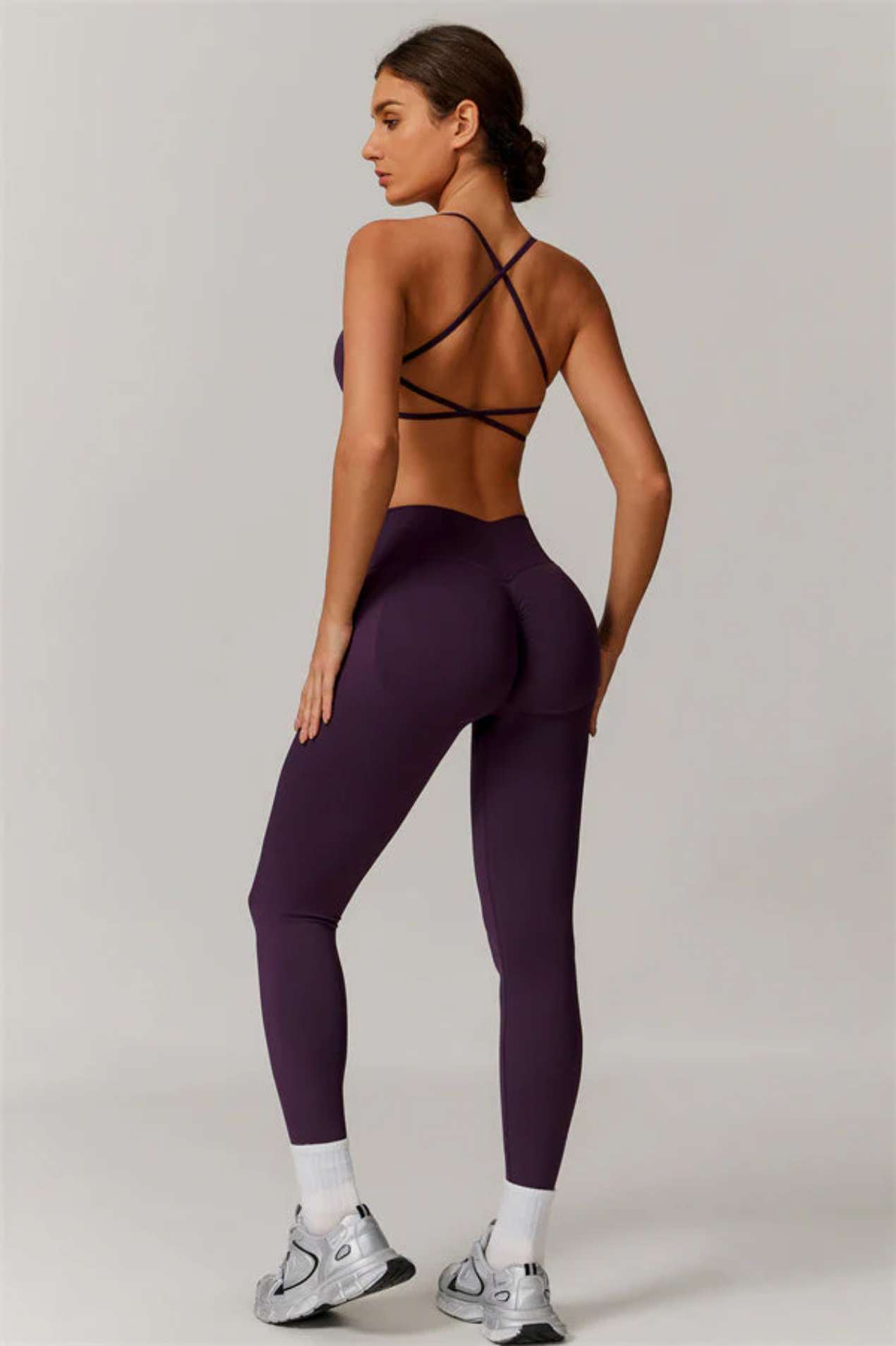 Completo Sportivo Donna Seamless – Reggiseno a Fascia con Incrocio sulla Schiena e Leggings Modellanti