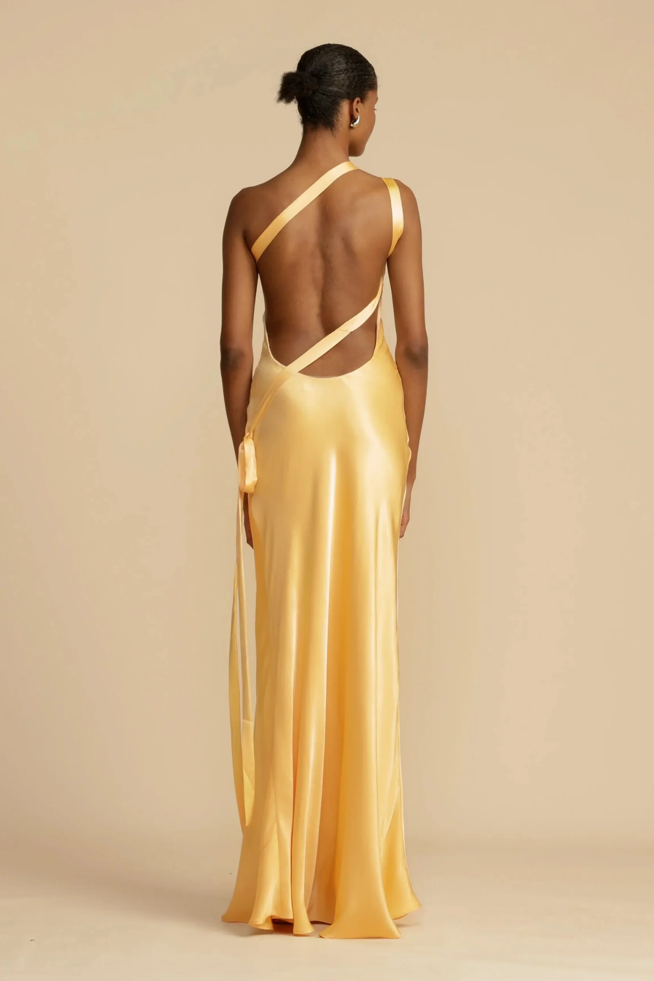 Abito lungo da donna in raso – Abito elegante asimmetrico monospalla