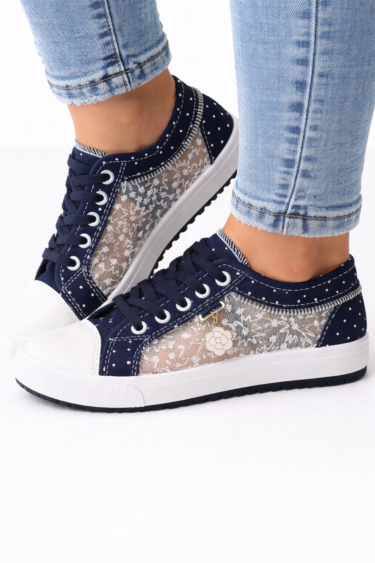 Sneakers Donna in Pizzo – Scarpe da Ginnastica Leggere con Motivo Floreale