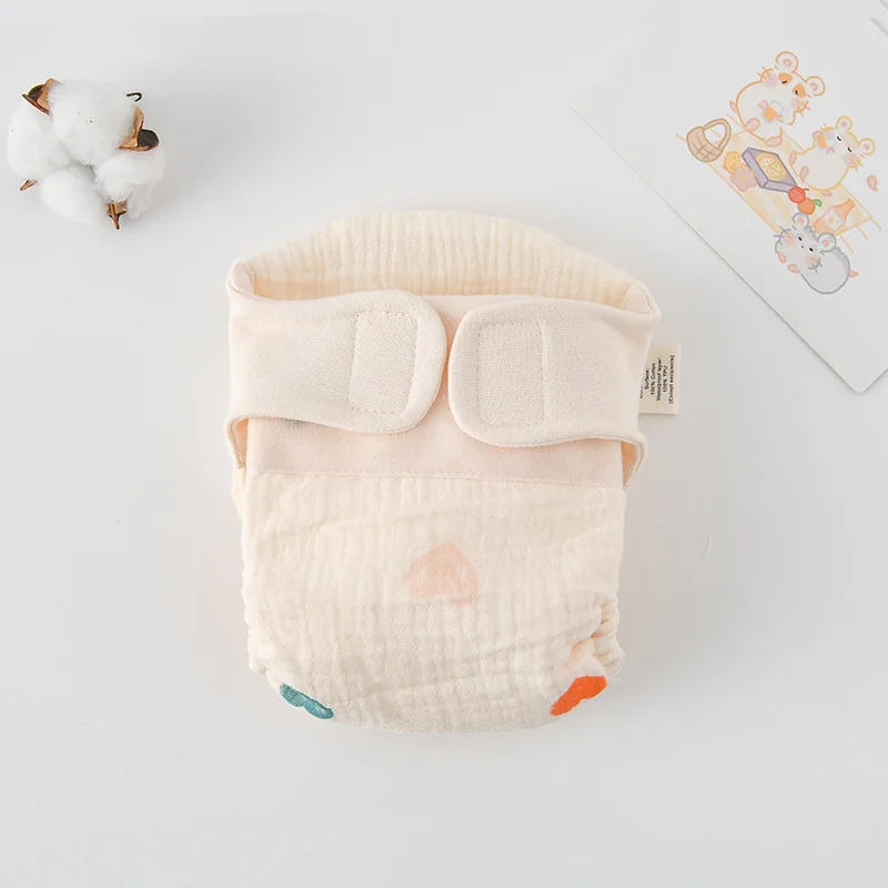 Body bébé plié à plat, motif cœurs beige discret
