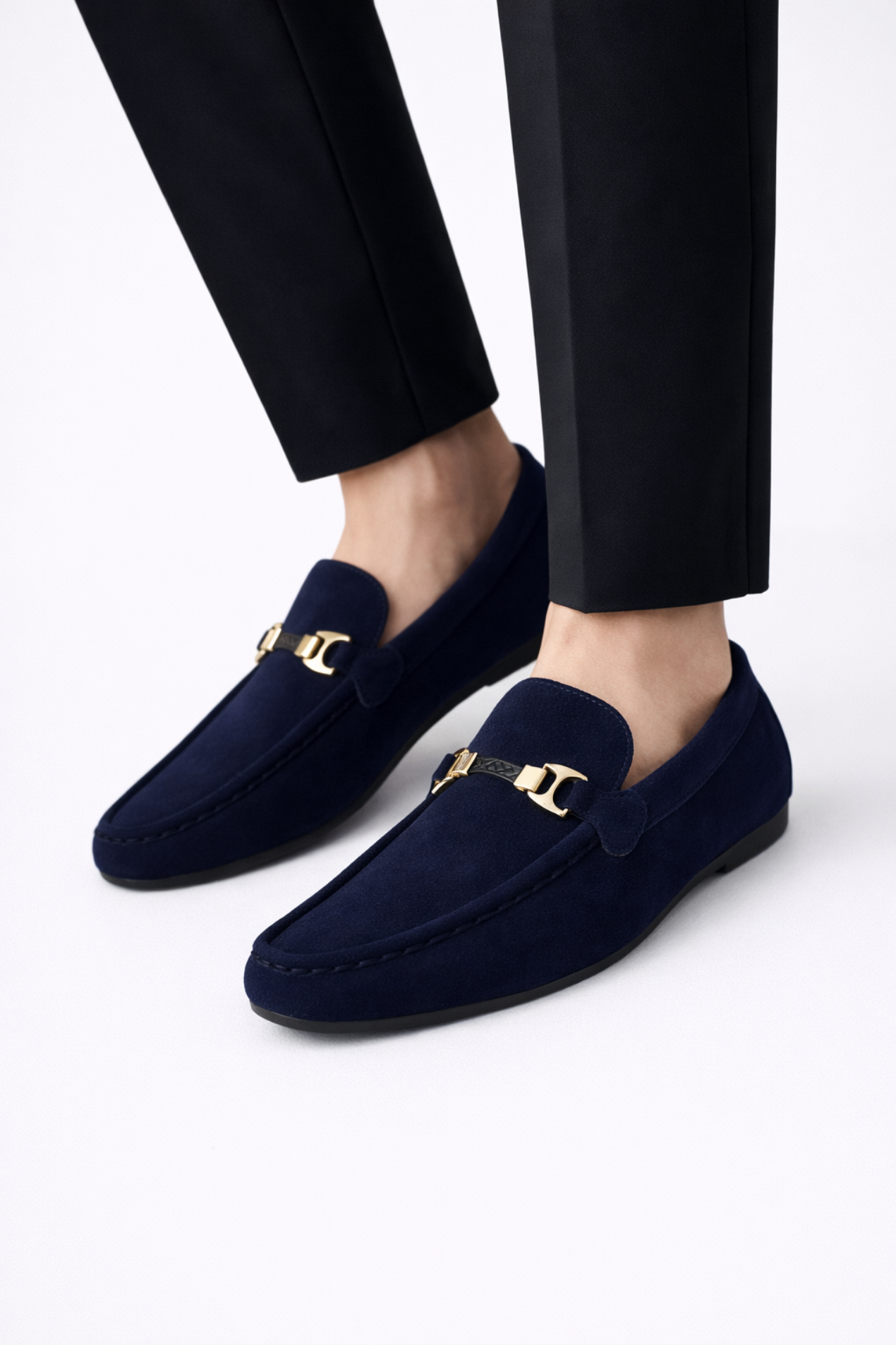 Mocassins Homme Effet Suède – Chaussures Élégantes Slip-On avec Détail Métallique