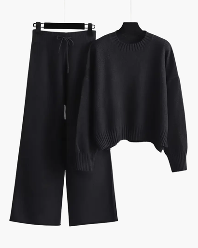 Ensemble loungewear femme pull et pantalon coton porté à la maison
