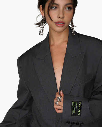 Blazer femme long oversize à revers porté en ville