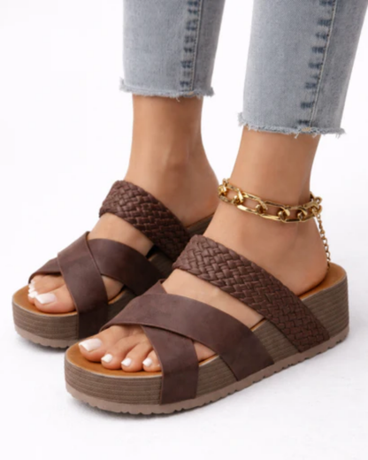 Sandales Compensées Femme – Brides Croisées Tressées & Plateforme Texturée, Confort Estival