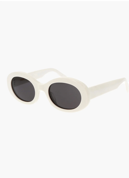 Lunettes de Soleil Ovales Oversize – Monture Noire au Style Rétro Chic