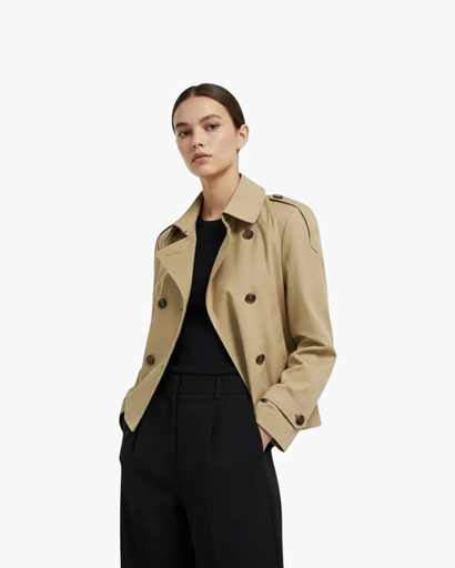 Blazer femme coupe trench-fit porté au bureau